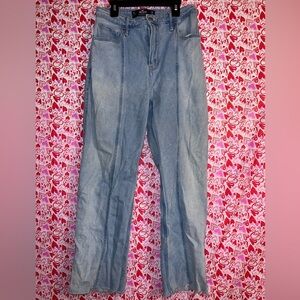 Women’s Hollister Ultra High Rise Dad Jean light wash size 7s w28 L29